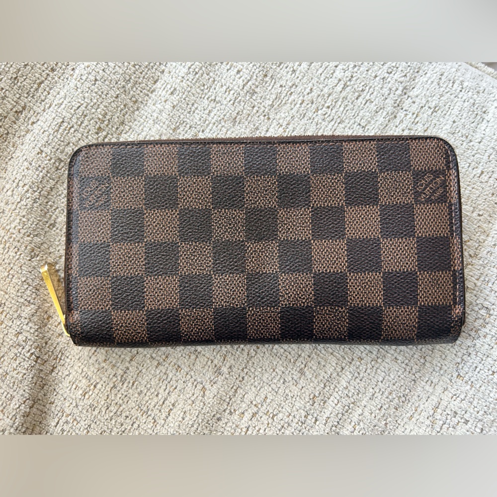 SOLD - Louis Vuitton Wallet - Picture 1 of 13